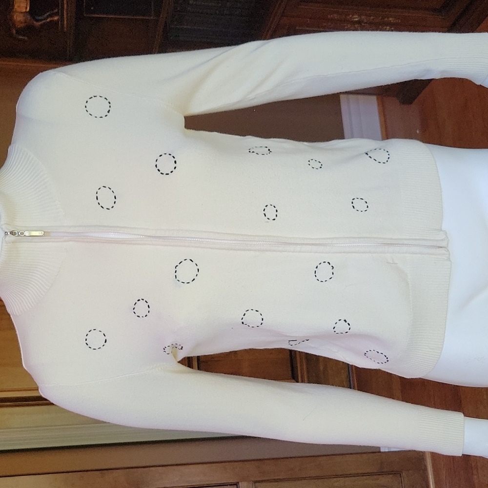 Ladies Sweater Size L Cream